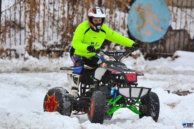 Местные получили непривычный для сегодняшнего Луганска экстремальный драйв Местные получили непривычный для сегодняшнего Луганска экстремальный драйв