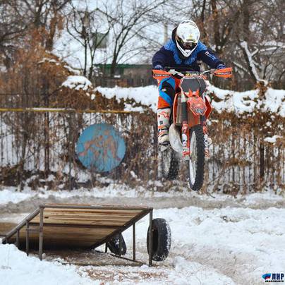 Местные получили непривычный для сегодняшнего Луганска экстремальный драйв Местные получили непривычный для сегодняшнего Луганска экстремальный драйв