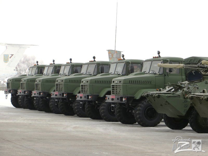 Украинская армия получает новую военную технику Украинская армия получает новую военную технику