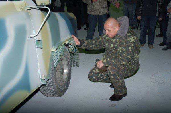 Украинские силовики получат импровизированный бронеавтомобиль от завода «Антонов» Украинские силовики получат импровизированный бронеавтомобиль от завода «Антонов»