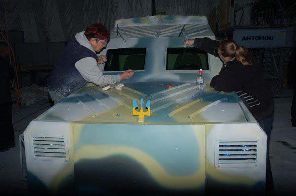 Украинские силовики получат импровизированный бронеавтомобиль от завода «Антонов» Украинские силовики получат импровизированный бронеавтомобиль от завода «Антонов»