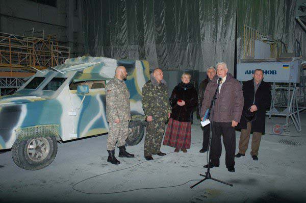 Украинские силовики получат импровизированный бронеавтомобиль от завода «Антонов» Украинские силовики получат импровизированный бронеавтомобиль от завода «Антонов»