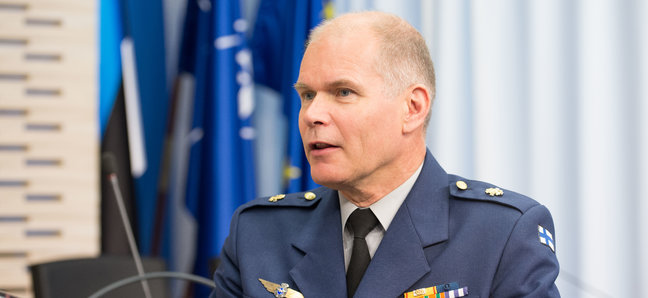 Линдберг: русский пилот показал нашему пилоту кулак Линдберг: русский пилот показал нашему пилоту кулак