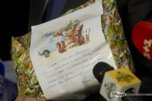 Детям Новороссии собрали подарков на несколько миллионов евро Детям Новороссии собрали подарков на несколько миллионов евро