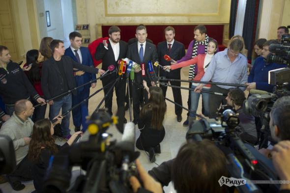 Детям Новороссии собрали подарков на несколько миллионов евро Детям Новороссии собрали подарков на несколько миллионов евро