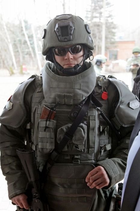 Новейшая российская боевая экипировка типа "Ратник" (фото) Новейшая российская боевая экипировка типа "Ратник" (фото)