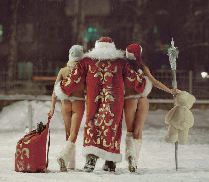 Сексуальный Санта: американские знаменитости зарабатывают на образе сказочного персонажа
