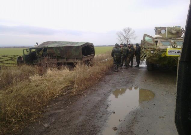 КРАЗ нацгвардии подорвался на фугасе у Бахмутки в ЛНР КРАЗ нацгвардии подорвался на фугасе у Бахмутки в ЛНР