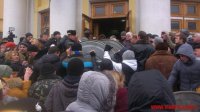 В Виннице митингующие взяли штурмом облсовет