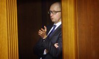 Яценюк готовит пути к отступлению