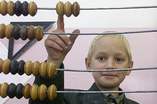 В Херсоне учеников младших классов обязали собирать продукты для ВСУ