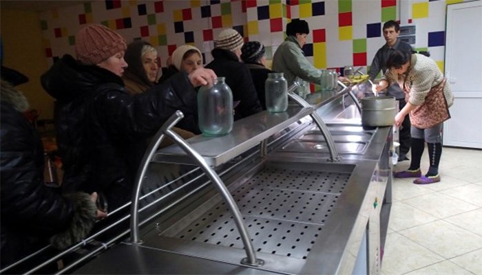 «Здесь люди! Не стреляйте!» «Здесь люди! Не стреляйте!»