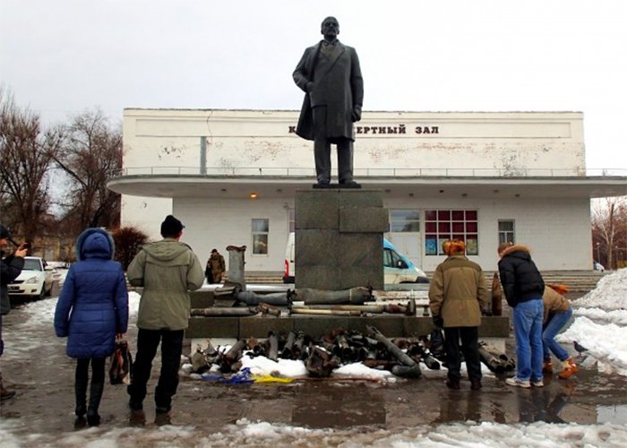 «Здесь люди! Не стреляйте!» «Здесь люди! Не стреляйте!»