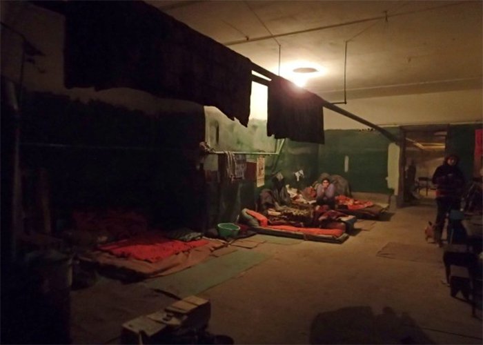 «Здесь люди! Не стреляйте!» «Здесь люди! Не стреляйте!»