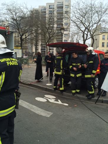 В результате стрельбы в редакции французского юмористического журнала убиты 10 человек