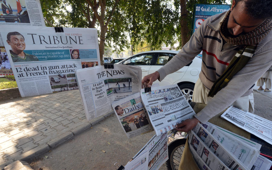 Мировые СМИ поддержали французских коллег, перепечатав скандальные карикатуры журнала Charlie Hebdo Мировые СМИ поддержали французских коллег, перепечатав скандальные карикатуры журнала Charlie Hebdo