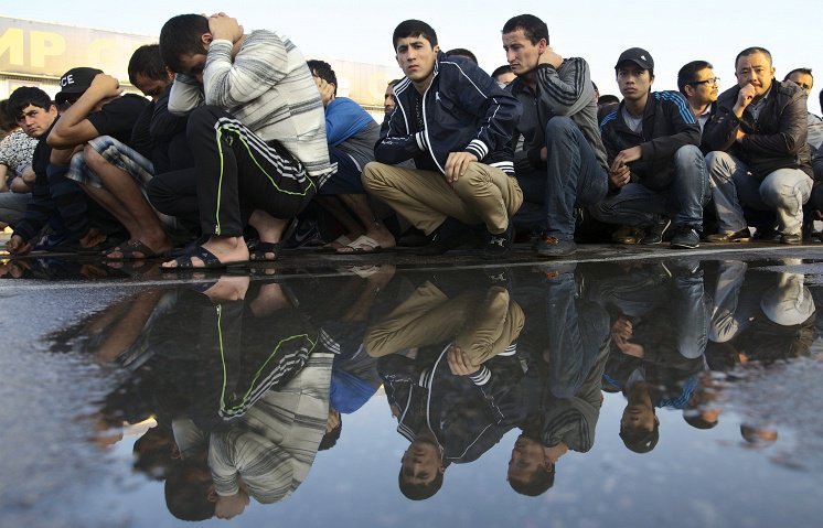 Вступил в силу закон, позволяющий закрывать мигрантам въезд в Россию на 10 лет