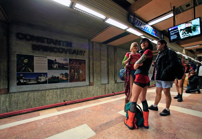 В американских и европейских мегаполисах прошла акция «В метро без штанов» 