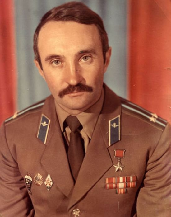 Александр Солуянов - прототип героя песни Комбат группы "Любэ" Александр Солуянов - прототип героя песни Комбат группы "Любэ"