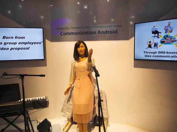 На выставке CES 2015 представили девушку-робота На выставке CES 2015 представили девушку-робота