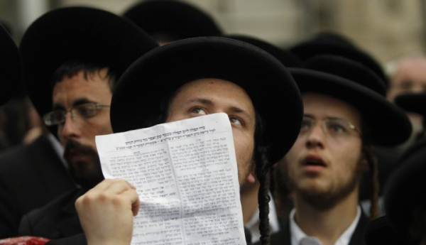 Цензура по-израильски: газета Haredi удалила с фото марша в Париже всех женщин Цензура по-израильски: газета Haredi удалила с фото марша в Париже всех женщин