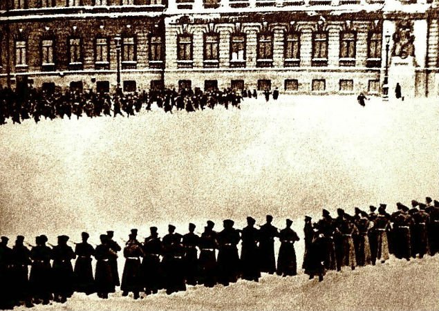 «Кровавое» воскресенье: зачем Николай II приказал расстрелять людей