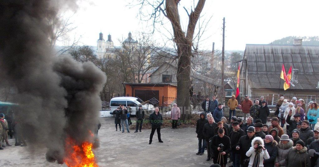 Мусорная люстрация шагает по стране 17-01-2015 Мусорная люстрация шагает по стране 17-01-2015