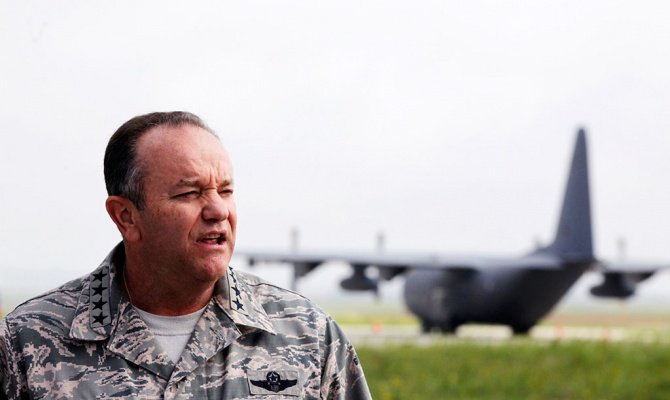 В НАТО сняли с Порошенко "розовые очки" В НАТО сняли с Порошенко "розовые очки"