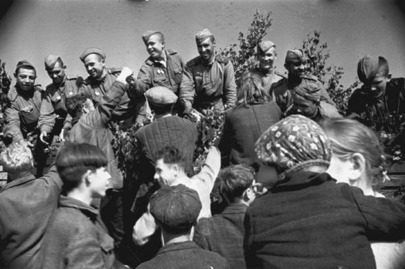 В Мариуполе пьют за победу России, в Харькове ждут русские танки, — журналист Коломойского В Мариуполе пьют за победу России, в Харькове ждут русские танки, — журналист Коломойского