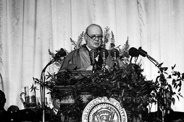 Зачем Западу ревизия истории? Зачем Западу ревизия истории?