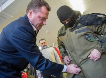 На Урале изобрели военную форму для добровольцев которые едут в Донбасс На Урале изобрели военную форму для добровольцев которые едут в Донбасс