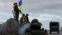 DW: украинские власти на фоне мирных переговоров готовятся к войне