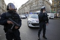 В Париже пролили кровь, чтобы старушка Европа окончательно легла под Америку