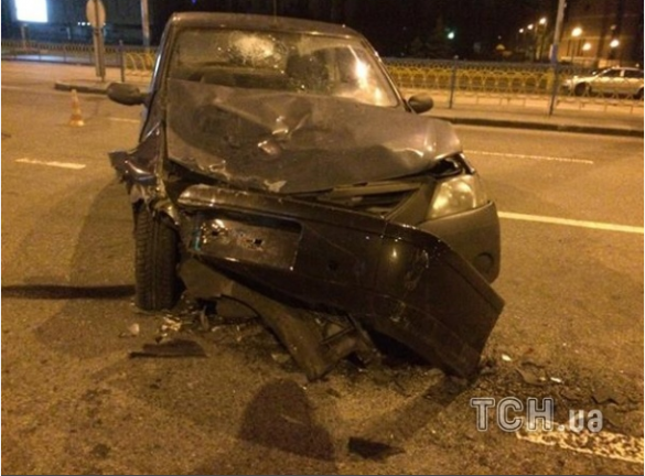 В Киеве ночью два автомобиля и БТР попали в ДТП В Киеве ночью два автомобиля и БТР попали в ДТП