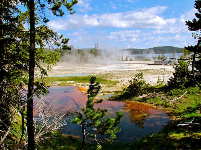 Есть вещи, поважнее кризиса. Это - Йеллоустоун. Вулкан на грани взрыва Есть вещи, поважнее кризиса. Это - Йеллоустоун. Вулкан на грани взрыва