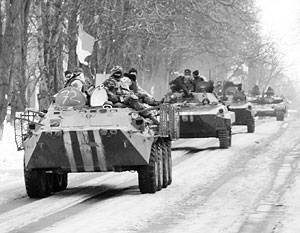 Идущая в Дебальцево колонна украинских силовиков попала в засаду