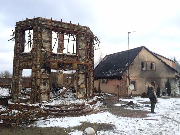 Углегорск. Такого ада я еще не видела. Город в щепы, ни одного целого дома Углегорск. Такого ада я еще не видела. Город в щепы, ни одного целого дома