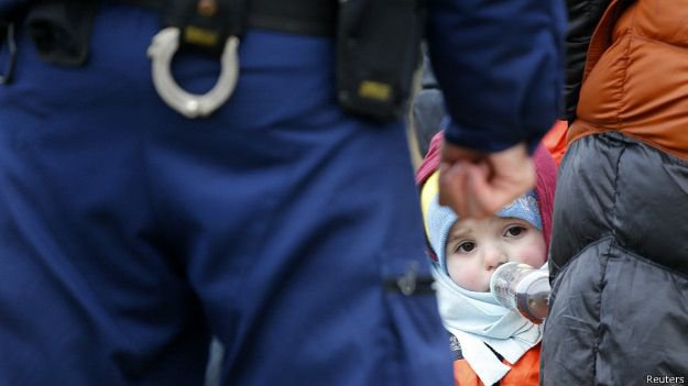 Через Венгрию в ЕС хлынули тысячи нелегальных мигрантов Через Венгрию в ЕС хлынули тысячи нелегальных мигрантов