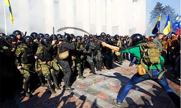 Украина после Майдана: полное беззаконие вместо "диктаторских" законов Украина после Майдана: полное беззаконие вместо "диктаторских" законов