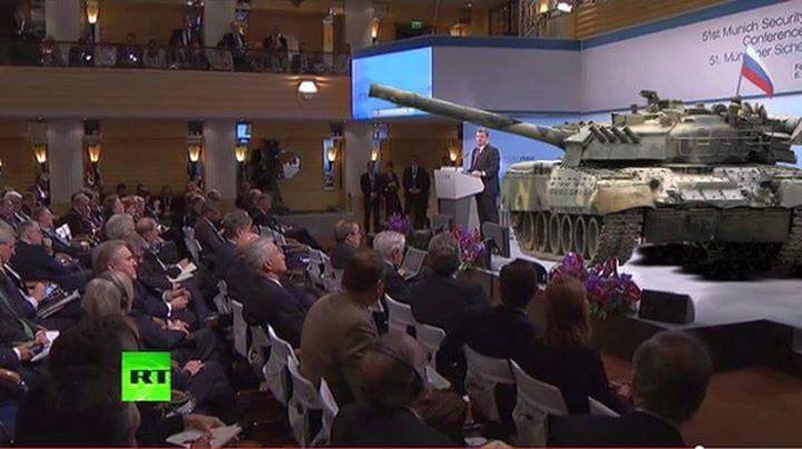 Порошенко в Мюнхене показывал фокус с паспортами Порошенко в Мюнхене показывал фокус с паспортами