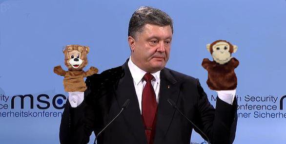 Порошенко в Мюнхене показывал фокус с паспортами Порошенко в Мюнхене показывал фокус с паспортами