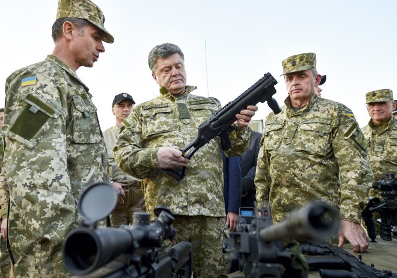 Кому война, а кому - мать родна: пока люди бегут от могилизации, хунта торгует оружием