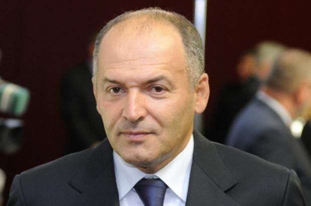 Как поссорился Виктор Михайлович с Ринатом Леонидовичем Как поссорился Виктор Михайлович с Ринатом Леонидовичем