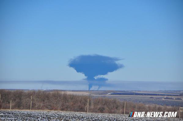 Ополчение перешло в наступление вдоль трассы на Дебальцево Ополчение перешло в наступление вдоль трассы на Дебальцево