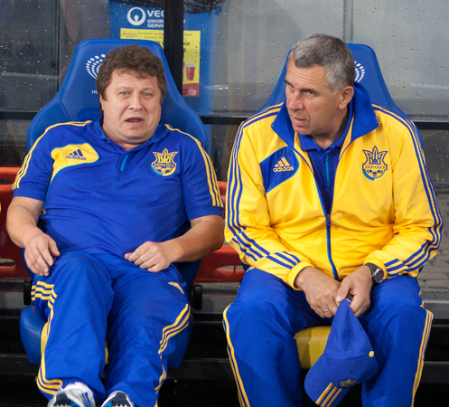 Тренеры сборной Украины по футболу Александр Заваров и Юрий Сивуха - вперед на фронт! Тренеры сборной Украины по футболу Александр Заваров и Юрий Сивуха - вперед на фронт!
