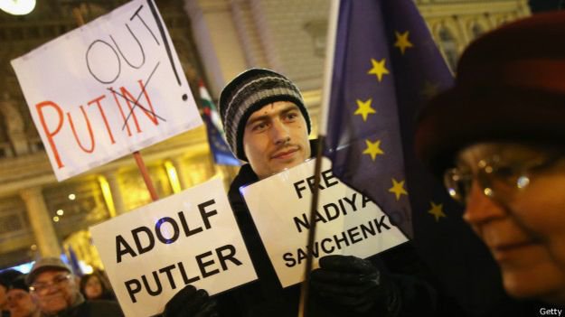 Би-Би-Си: В Венгрии прошла акция протеста против визита Путина Би-Би-Си: В Венгрии прошла акция протеста против визита Путина