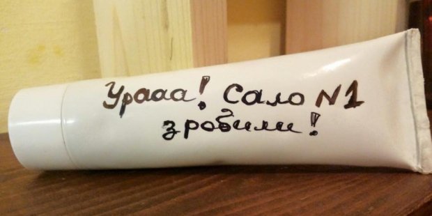 Буковинские волонтеры будут поставлять в АТО сало в тюбиках. Буковинские волонтеры будут поставлять в АТО сало в тюбиках.