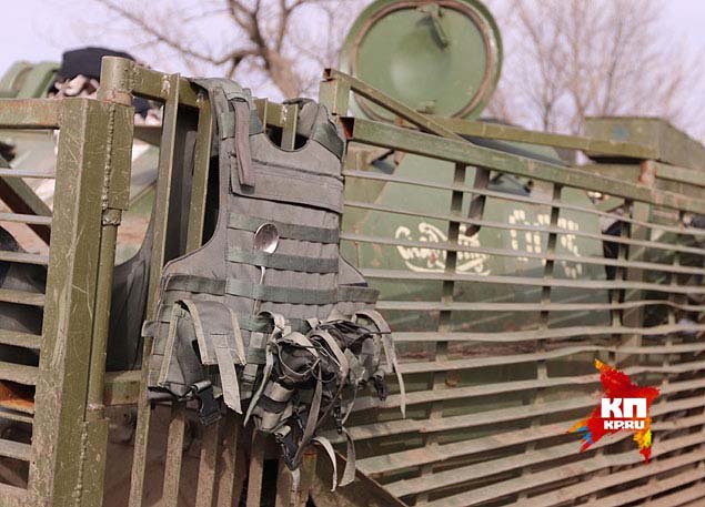 Украинская армия бежала из Дебальцева, бросив пушки, одеяла и… фашистcкую каску Украинская армия бежала из Дебальцева, бросив пушки, одеяла и… фашистcкую каску