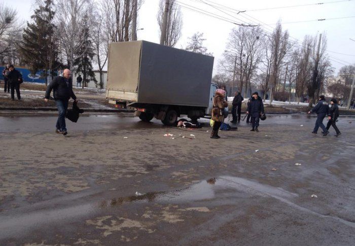 В Харькове прогремел взрыв на митинге — погибли евромайдановцы В Харькове прогремел взрыв на митинге — погибли евромайдановцы