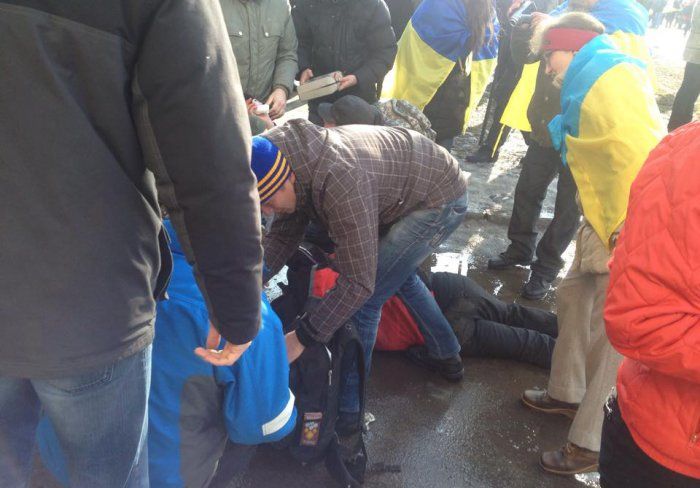 В Харькове прогремел взрыв на митинге — погибли евромайдановцы В Харькове прогремел взрыв на митинге — погибли евромайдановцы